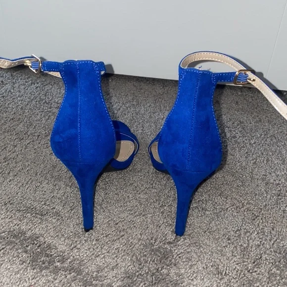 Blue suede heels - Picture 3 of 4